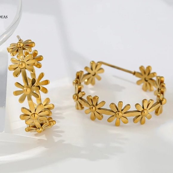 Jewelry - NEW 18K Gold Plated Daisy Flower Round Hoop Earrings